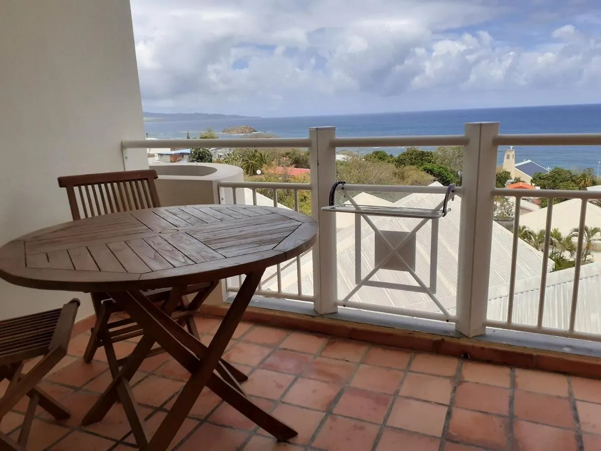 Appartement Studio Harmony-Résidence hôtelière -piscine à débordement-toboggan- superbe vue sur mer-100m de la plage Trinité  Martinique